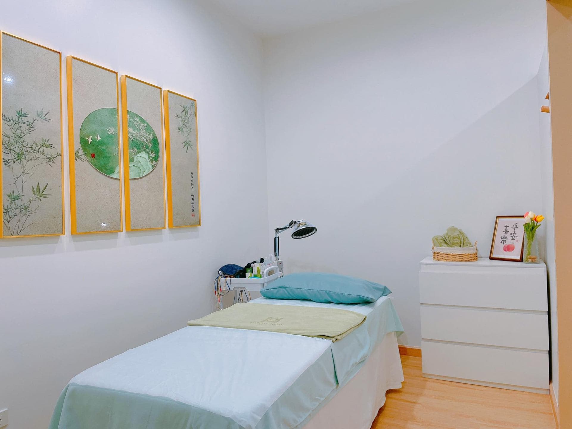 Acupuncture treatment room