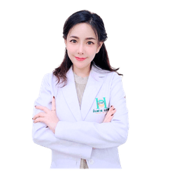 Chinese medicine doctor at HanFang Clinic